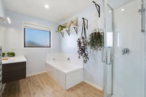 Photo of property in 60 Sherwin Avenue, Albert Town, Wanaka, 9305