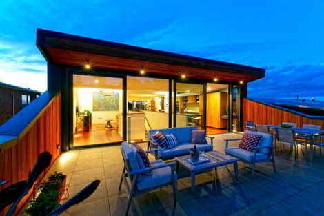Photo of property in 15 Fillis Street, New Plymouth, 4310