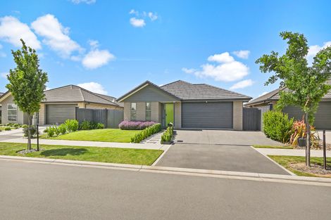 Photo of property in 28 Shillingford Boulevard, Rolleston, 7615