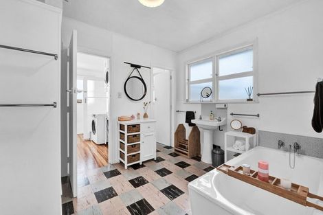 Photo of property in 76 South Road, Blagdon, New Plymouth, 4310