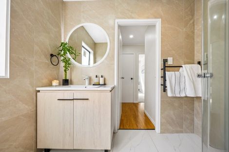 Photo of property in 43 Athena Drive, Totara Vale, Auckland, 0629