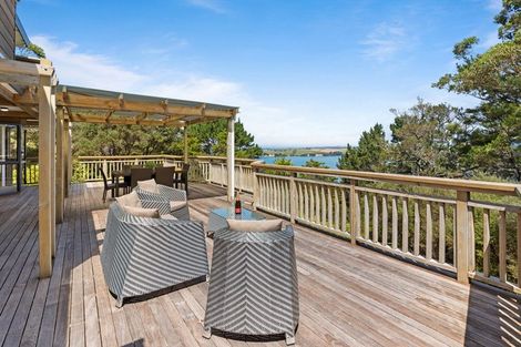 Photo of property in 150 Wade River Road, Wade Heads, Whangaparaoa, 0932
