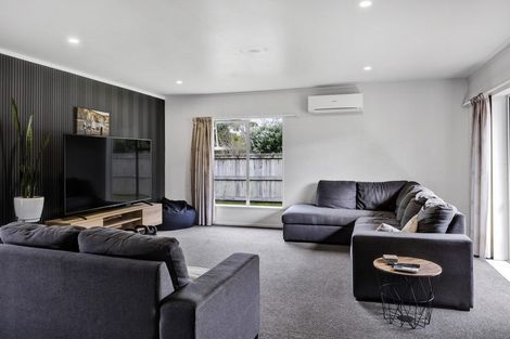 Photo of property in 4 Douglas Street, Hawera, 4610