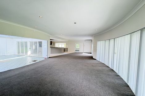 Photo of property in 154 Boord Crescent, Kumeu, 0891