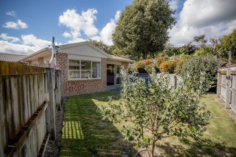 Photo of property in 6 Cabernet Close, Paraparaumu, 5032