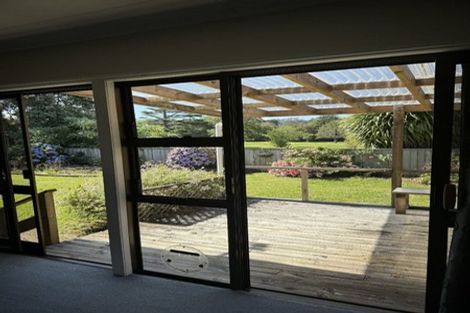 Photo of property in 2/751 Swanson Road, Swanson, Auckland, 0612