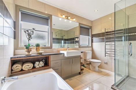 Photo of property in 1 Duntrune Road, Flat Bush, Auckland, 2016