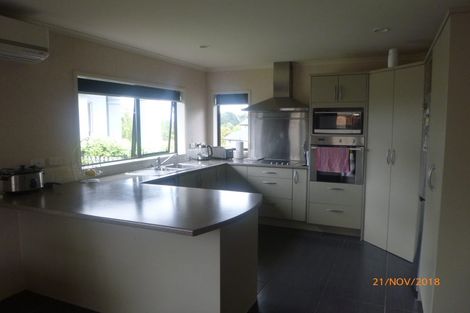 Photo of property in 9 Harrowglen Drive, Northcross, Auckland, 0632