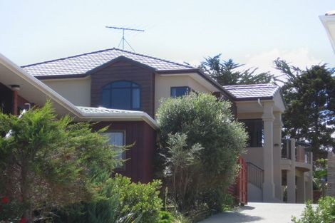 Photo of property in 2/25 Peter Terrace, Castor Bay, Auckland, 0620