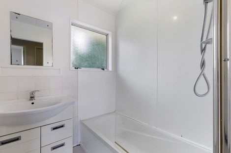 Photo of property in 4 Buisson Glade, West Harbour, Auckland, 0618