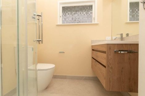 Photo of property in 36b Ayton Drive, Totara Vale, Auckland, 0629