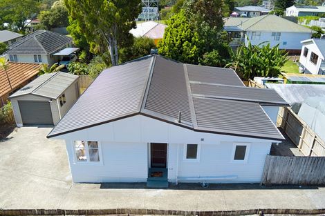 Photo of property in 48a Beaubank Road, Kelston, Auckland, 0602