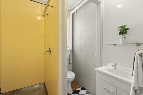 Photo of property in 32 Mexted Terrace, Tawa, Wellington, 5028