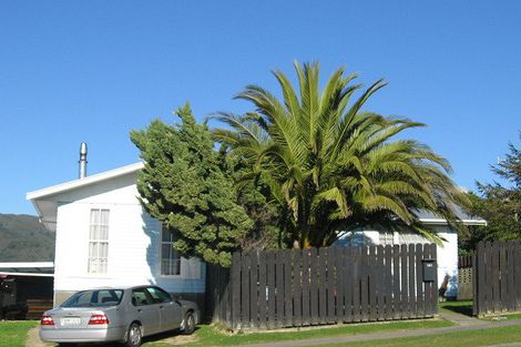 Photo of property in 121 Holborn Drive, Stokes Valley, Lower Hutt, 5019