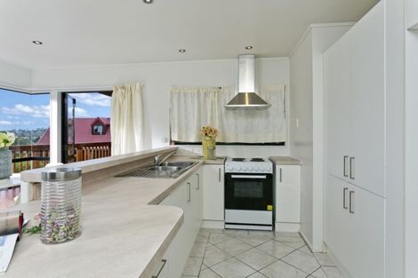 Photo of property in 10 Camilla Grove, Totara Vale, Auckland, 0629