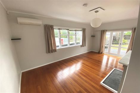 Photo of property in 8 Smith Crescent, Onehunga, Auckland, 1061