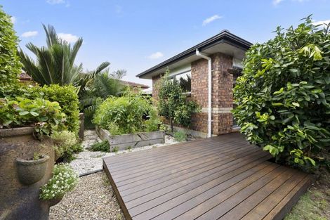 Photo of property in 20 Hocken Place, Mangere Bridge, Auckland, 2022