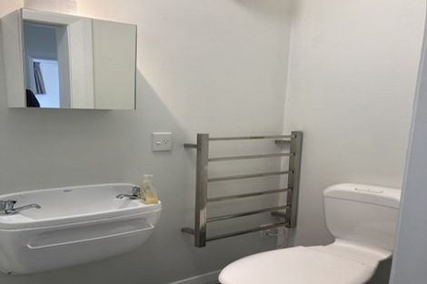 Photo of property in 17 Queens Drive, Kilbirnie, Wellington, 6022