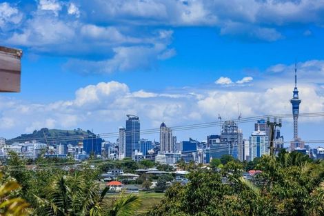 Photo of property in 1/48 Onepoto Road, Hauraki, Auckland, 0622