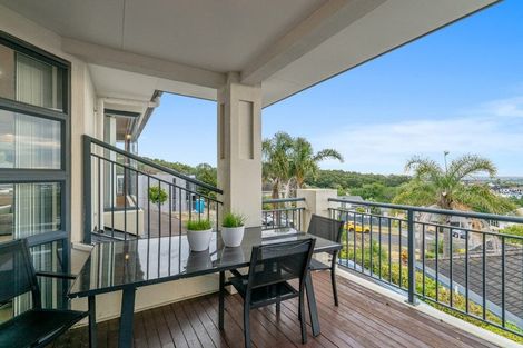 Photo of property in 56 Ribbonwood Crescent, Goodwood Heights, Auckland, 2105