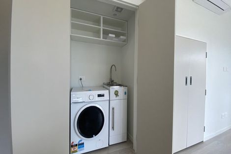 Photo of property in 2/2 Moor Avenue, Te Atatu Peninsula, Auckland, 0610