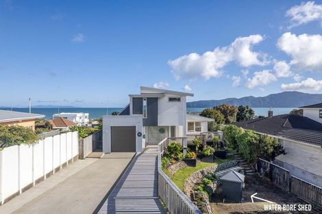 Photo of property in 86 Seaview Road, Paraparaumu Beach, Paraparaumu, 5032