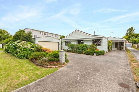 Photo of property in 102 Beach Road, Te Atatu Peninsula, Auckland, 0610