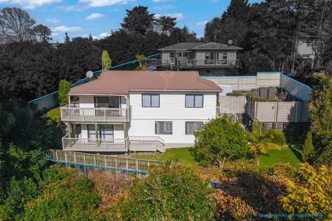 Photo of property in 2/95 Fairclough Road, Beach Haven, Auckland, 0626