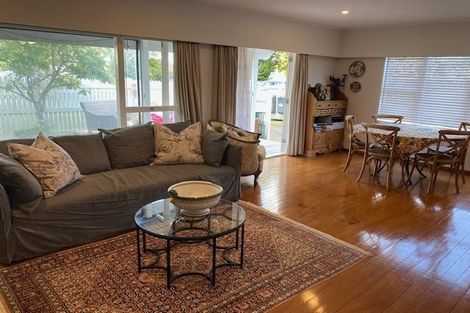 Photo of property in 1/10 Knights Road, Rothesay Bay, Auckland, 0630