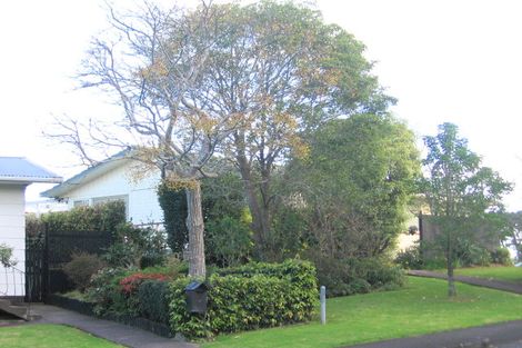 Photo of property in 36 Crompton Road, Massey, Auckland, 0614