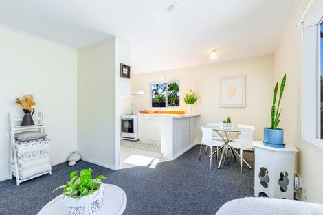 Photo of property in 30 County Road, Torbay, Auckland, 0630