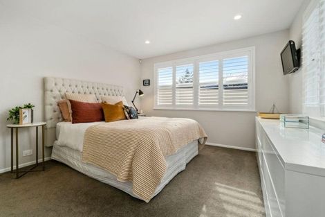 Photo of property in 27 Taioma Crescent, Te Atatu Peninsula, Auckland, 0610