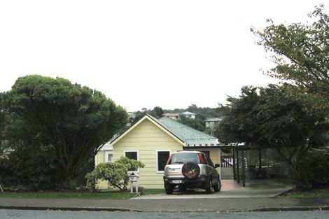 Photo of property in 27 Oswald Crescent, Paparangi, Wellington, 6037