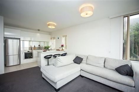 Photo of property in 3/2 Oriental Terrace, Mount Victoria, Wellington, 6011
