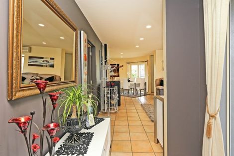 Photo of property in 2 Queens Walk, Taradale, Napier, 4112