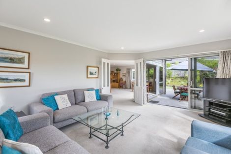 Photo of property in 14 Beachwood Drive, Hatfields Beach, Orewa, 0931