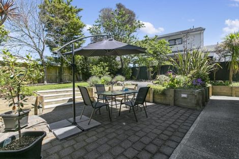 Photo of property in 1/104 Manhattan Heights, Glendene, Auckland, 0602