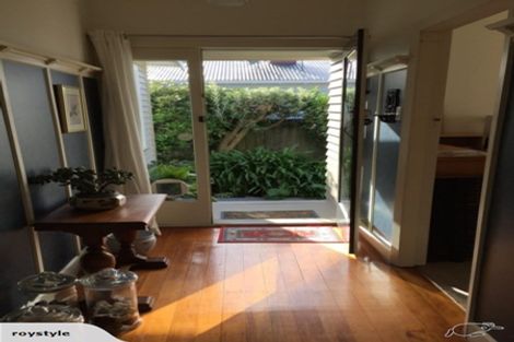 Photo of property in 18 Augusta Street, Redcliffs, Christchurch, 8081