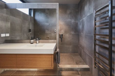 Photo of property in 69 Waikawa Road, Picton, 7220