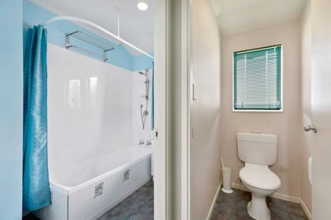 Photo of property in 18 Liddesdale Place, Papakura, 2110