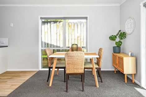 Photo of property in 31a Gossamer Drive, Pakuranga Heights, Auckland, 2010
