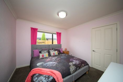 Photo of property in 46 Peter Hall Drive, Kelvin Grove, Palmerston North, 4414