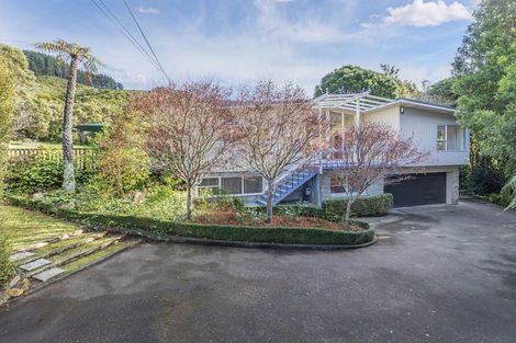 Photo of property in 100 Larsen Crescent, Tawa, Wellington, 5028
