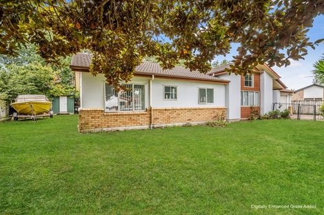 Photo of property in 92 Riverton Drive, Randwick Park, Auckland, 2105