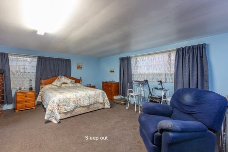 Photo of property in 24 Worcester Place, Cannons Creek, Porirua, 5024