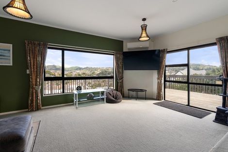 Photo of property in 60 Molyneux Close, Whitby, Porirua, 5024
