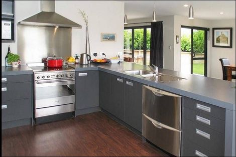 Photo of property in 12 Greenstone Place, Aotea, Porirua, 5024