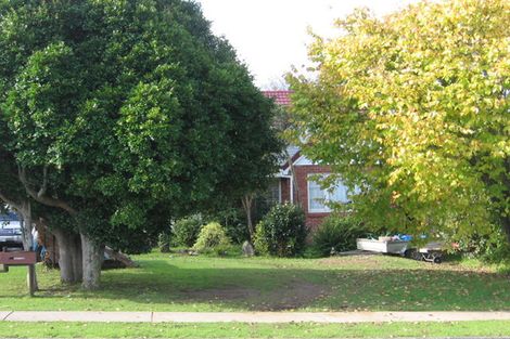 Photo of property in 38 Churchill Avenue, Manurewa, Auckland, 2102