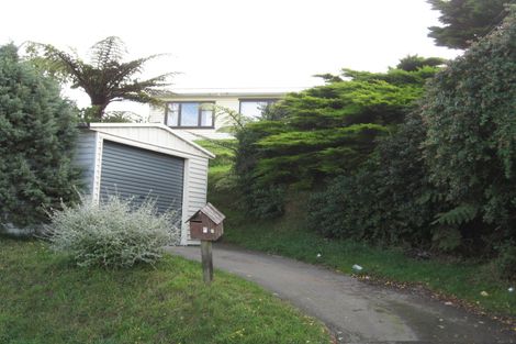 Photo of property in 66 Ruskin Road, Newlands, Wellington, 6037