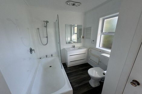 Photo of property in 1 Nikau Road, Waikanae, 5036